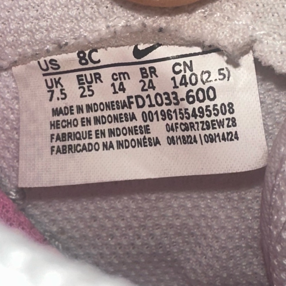 Nike Air Force One Valentine’s Day Size 8C - Picture 11 of 11